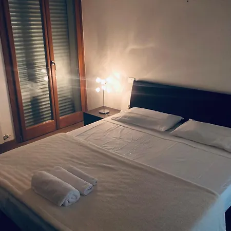 Stanza Privata Con Bagno Su Condiviso 베니스